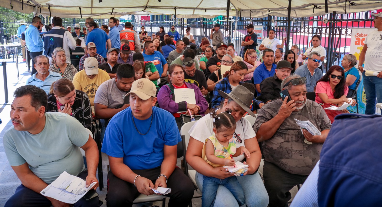 *NI EL CALOR DETUVO LAS GANAS DE PONERSE AL CORRIENTE: EXITOSA JORNADA DE LA J+ EN CATEDRAL*