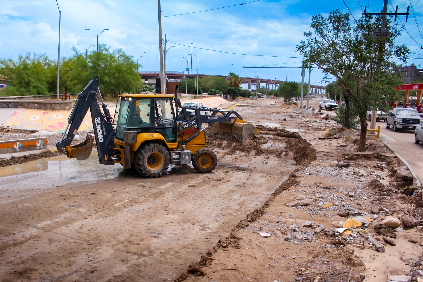 *APOYA J+ EN LIMPIEZA DEL BULEVAR NORZAGARAY TRAS LLUVIAS; COLECTOR OPERA CORRECTAMENTE*