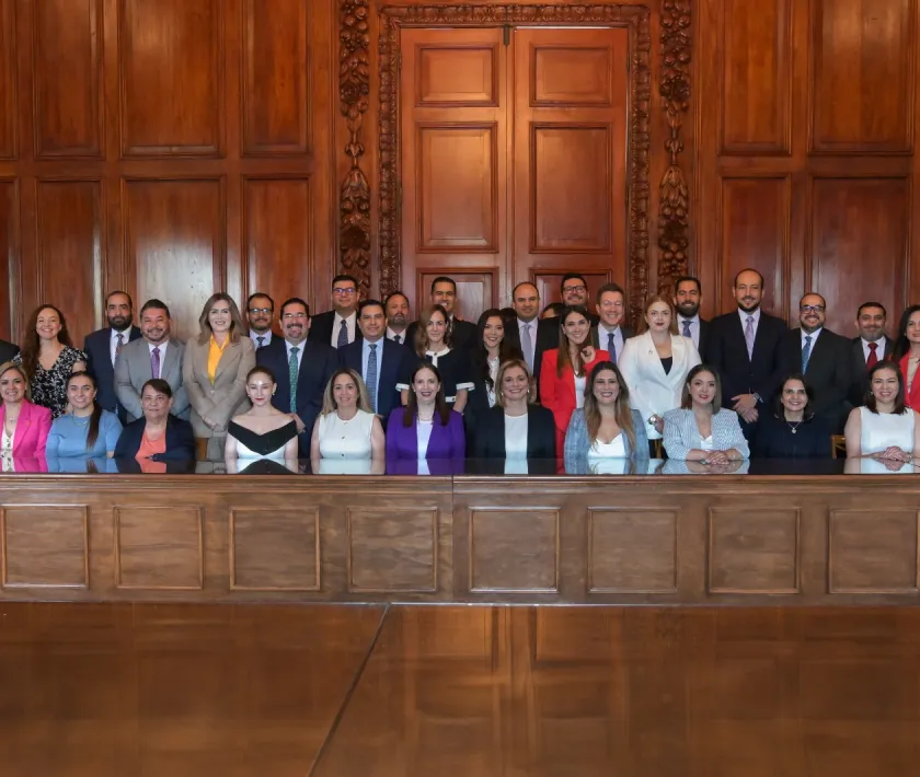 MARU CAMPOS RECIBE A MAGISTRADOS ELECTOS EN PALACIO DE GOBIERNO