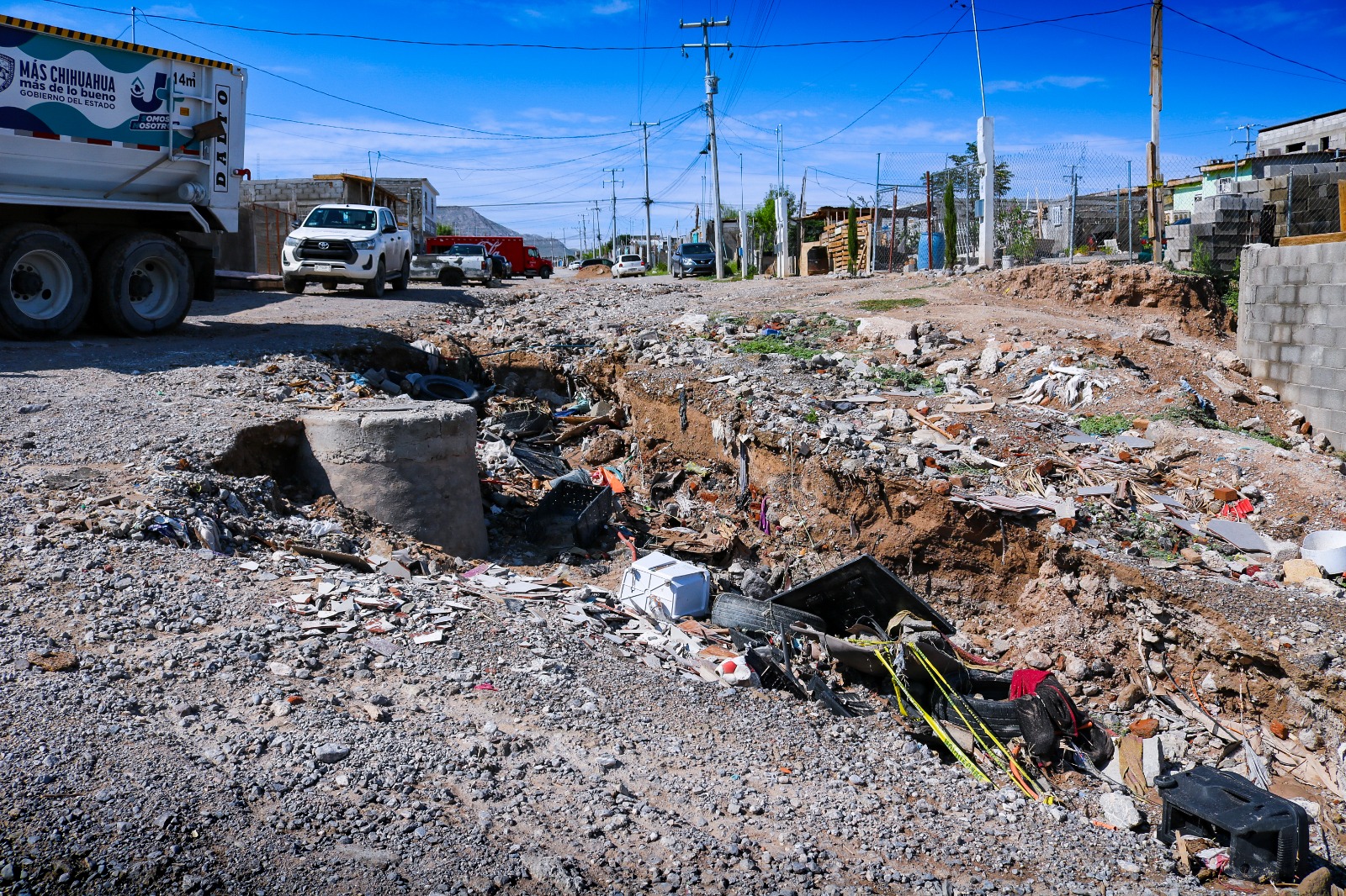 TRAS AFECTACIONES POR LLUVIA, RESTABLECE LA J+ EL SUMINISTRO DE AGUA EN LA COL. SOL PONIENTE”