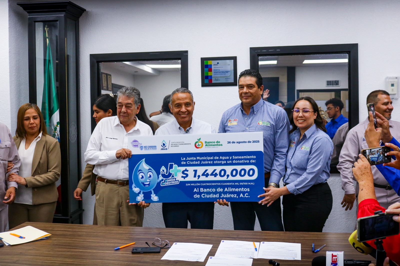 “LA J+ ENTREGA DONATIVO DE MÁS DE 1 MDP Y FIRMA CONVENIO CON EL BANCO DE ALIMENTOS*