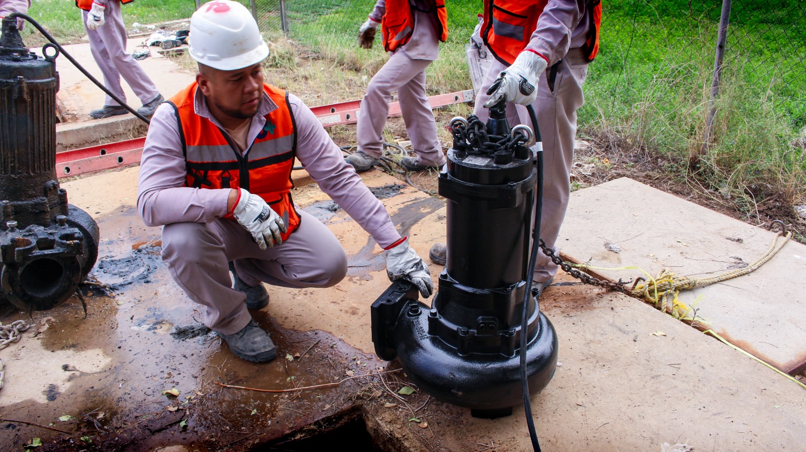 LA J+ TRABAJA CADA SEMANA EN EL MANTENIMIENTO DE REBOMBEOS DE AGUAS NEGRAS