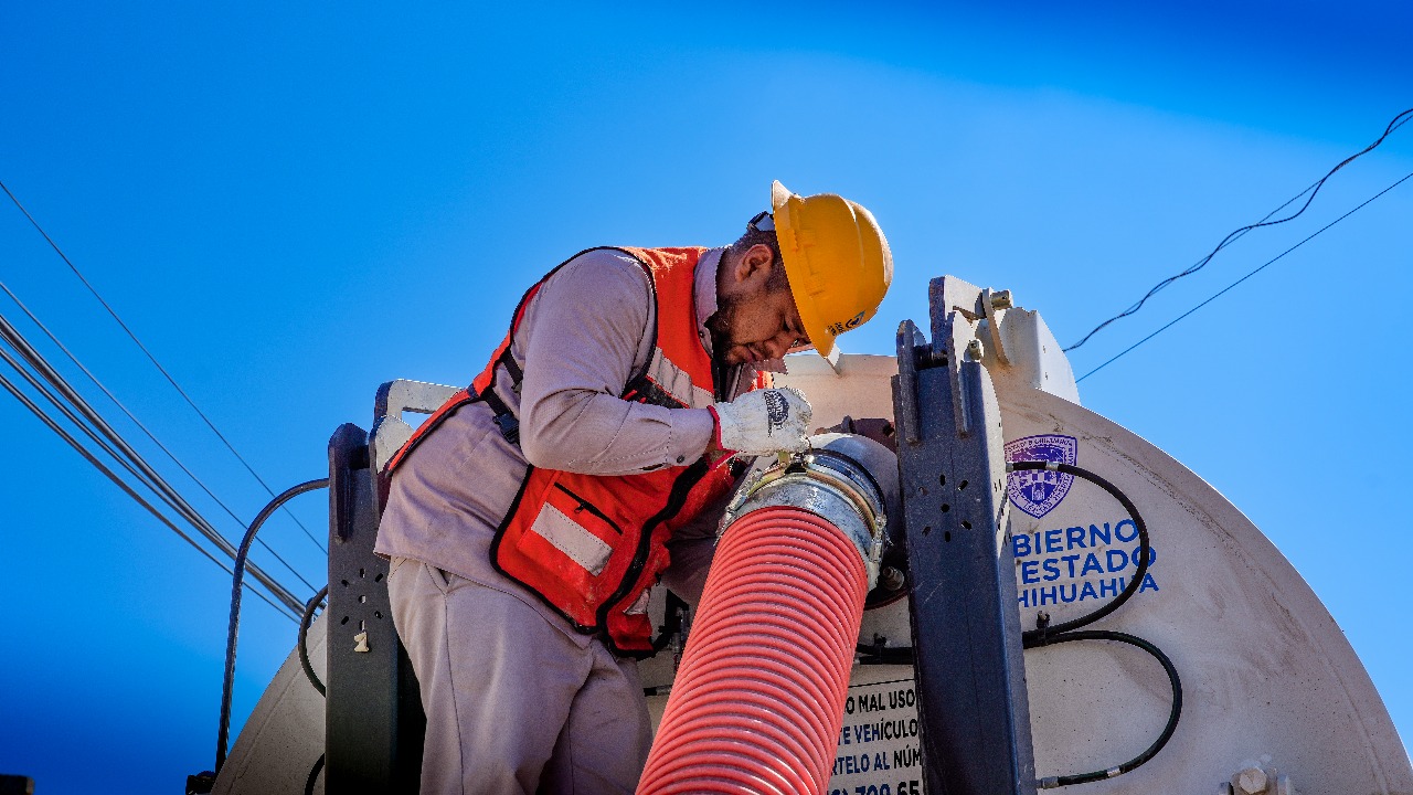 LIMPIA LA J+ RED SANITARIA EN LA ZONA CENTRO*-