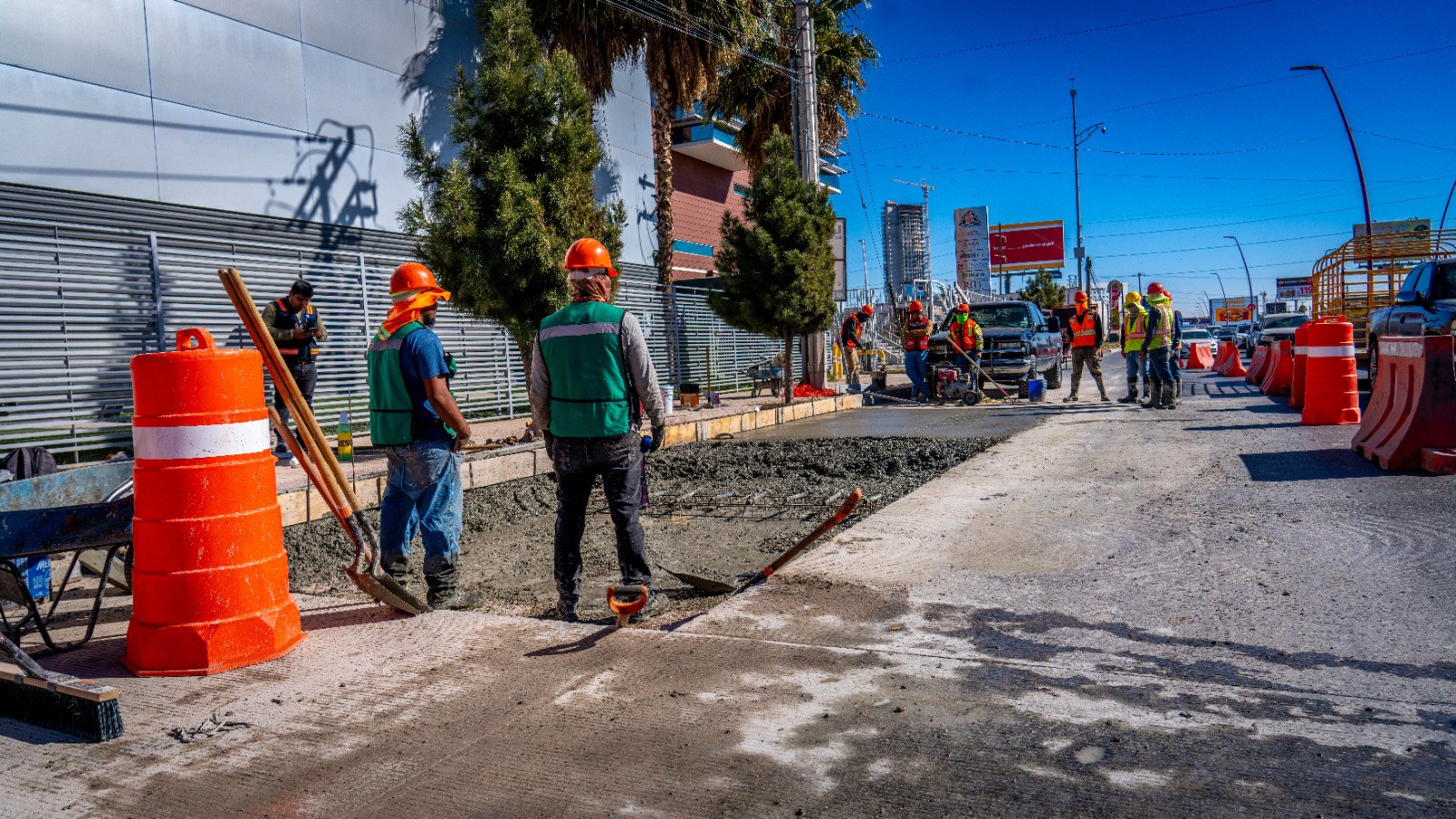 Realiza J+ trabajo de bacheo en la Teófilo Borunda