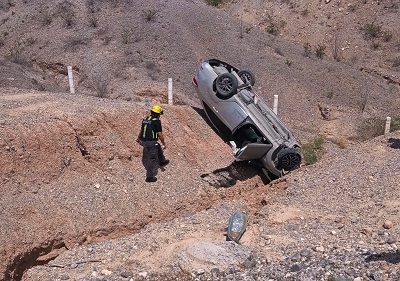 Volcadura en carretera Samalayuca–Juárez deja a una persona lesionada