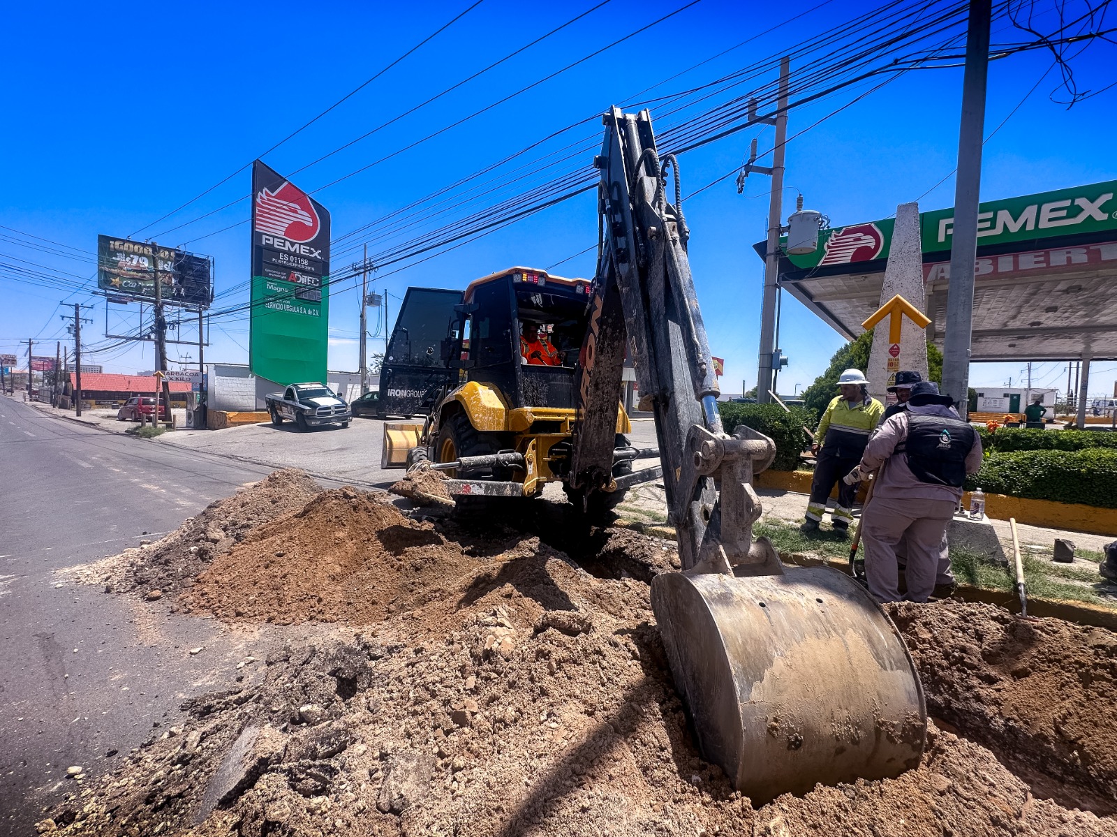 Repara JMAS hundimiento sobre Avenida Tecnológico y Cesáreo Santos.