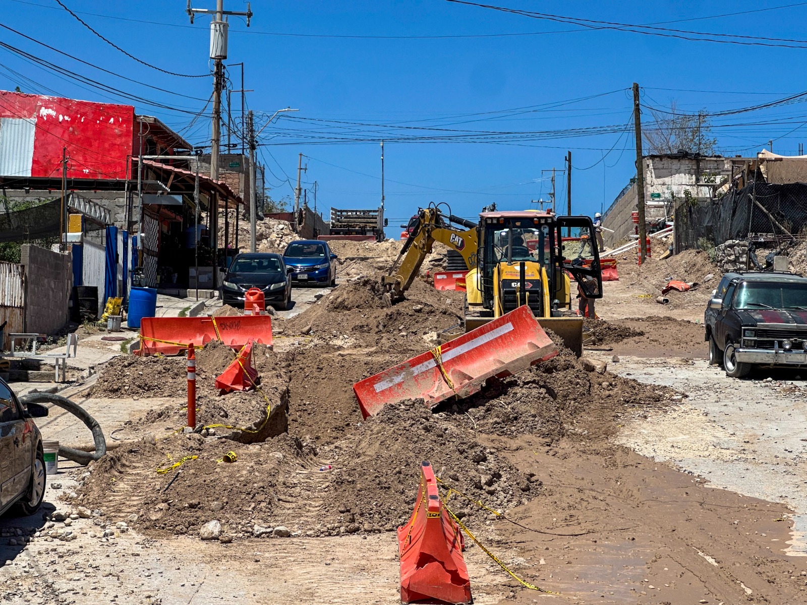 Avanza JMAS con reubicación de línea general de alcantarillado sobre la calle Acolhuas.*