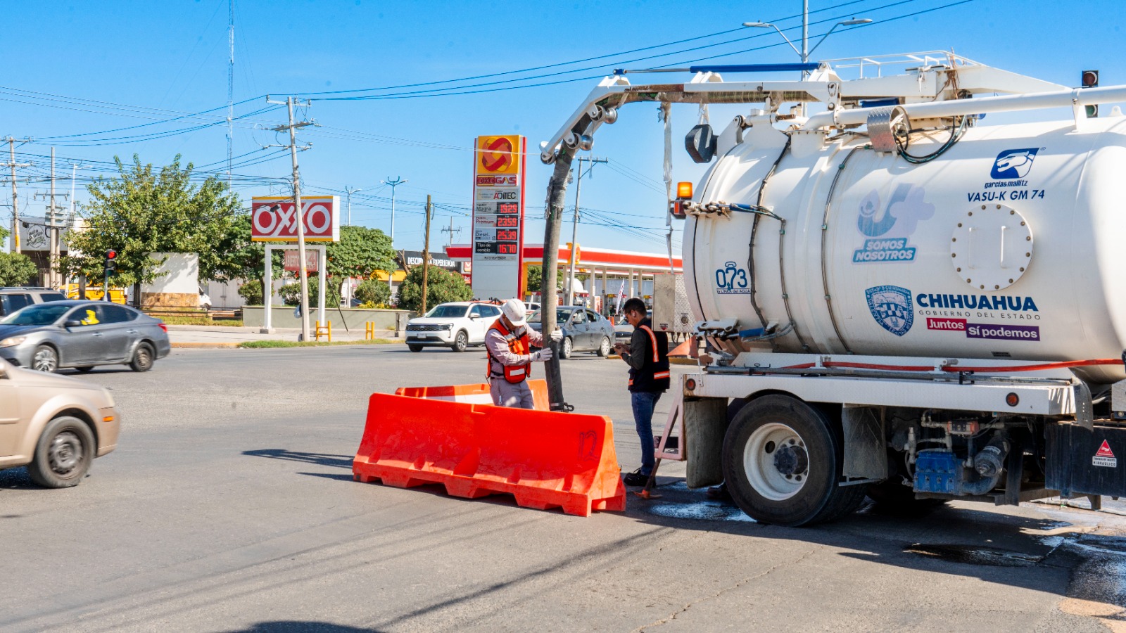 Repara JMAS fuga registrada en cruce de Ramón Rayón y Tecnológico.
