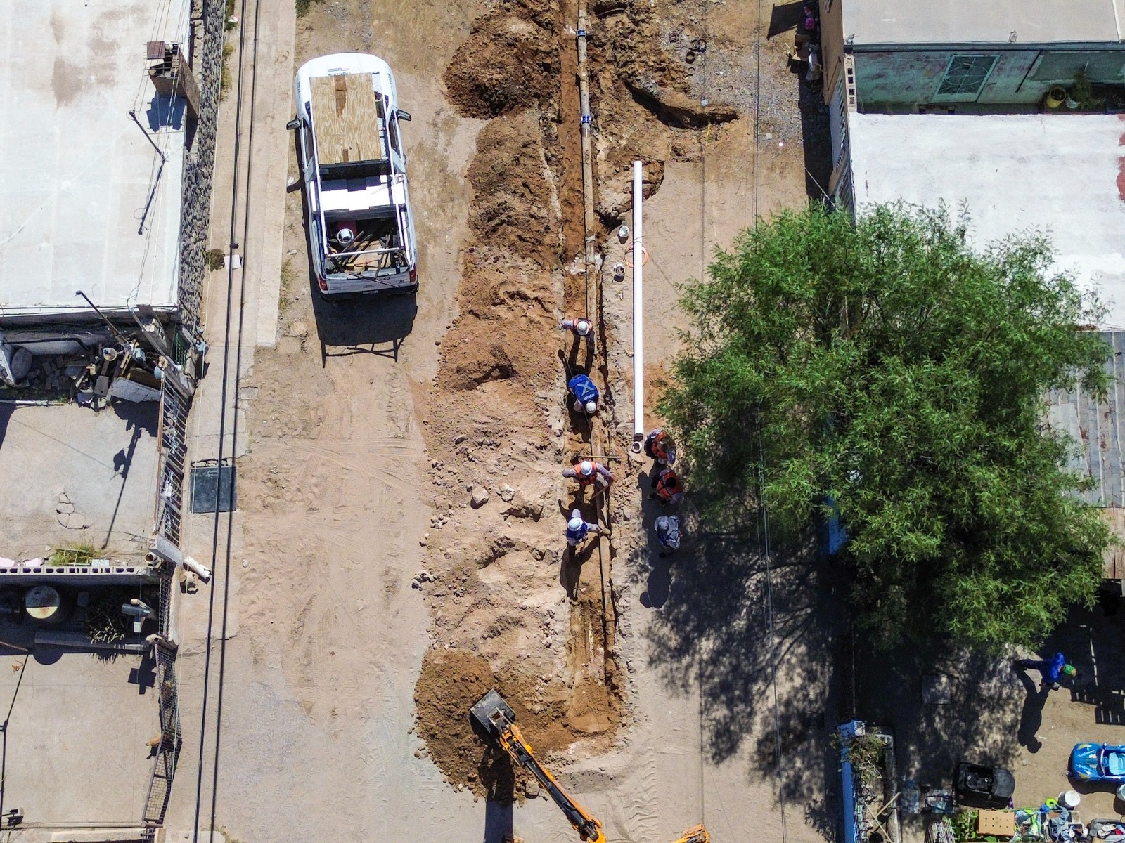 Repara JMAS fuga de agua potable en Avenida del Valle.