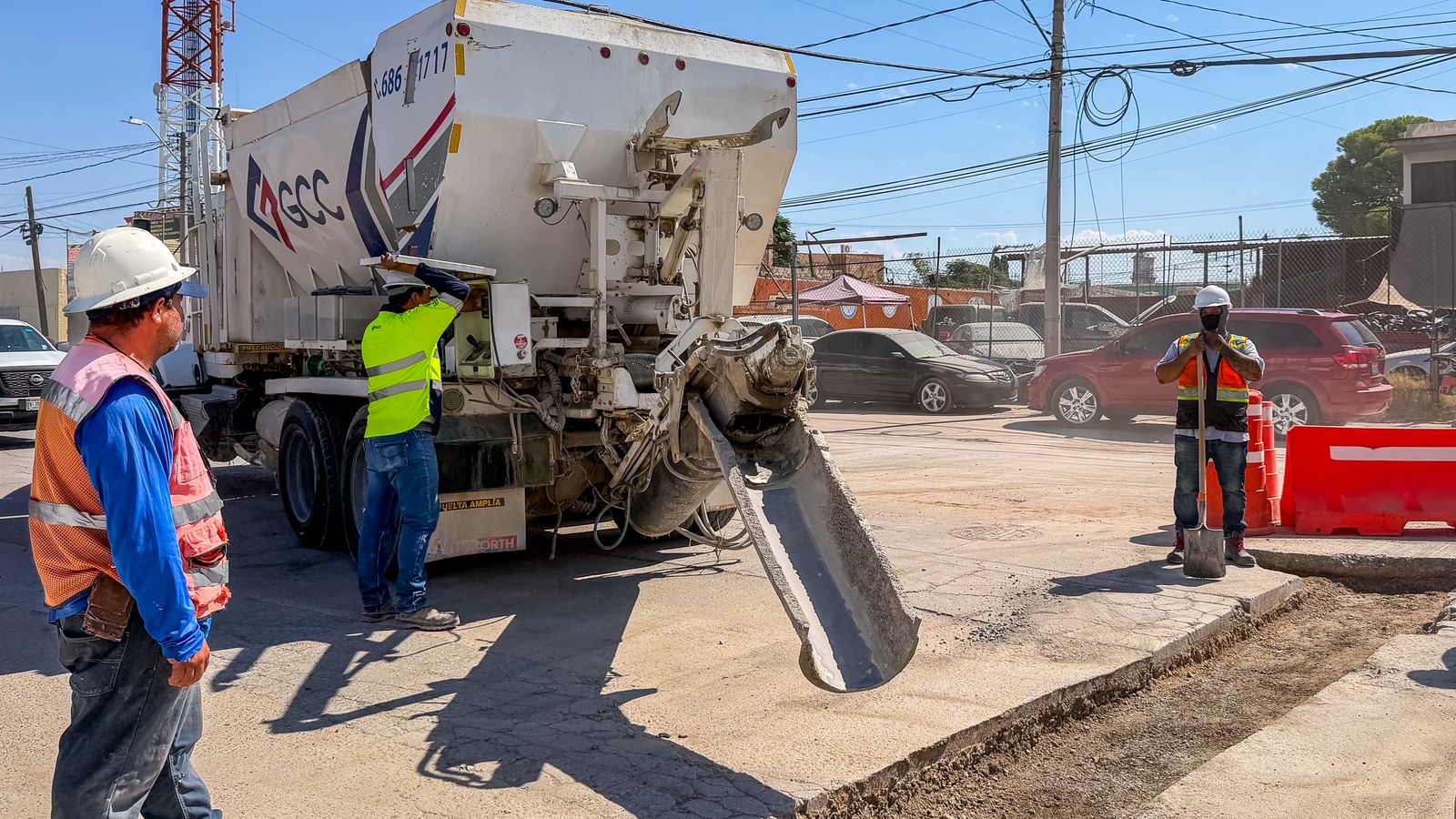 Finaliza JMAS reposición de tubería de drenaje en calle Neptuno por obra Satélite.